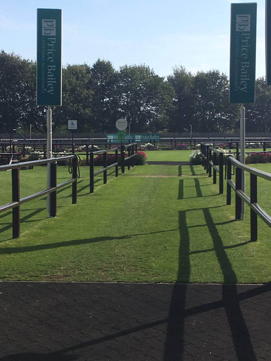 MartinClapson's tweet photo. Looking forward to a fantastic day @NewmarketRace with @Price_Bailey sponsoring all the races #PBraces #TeamPB #newmarket https://t.co/JzOquwV7Zb