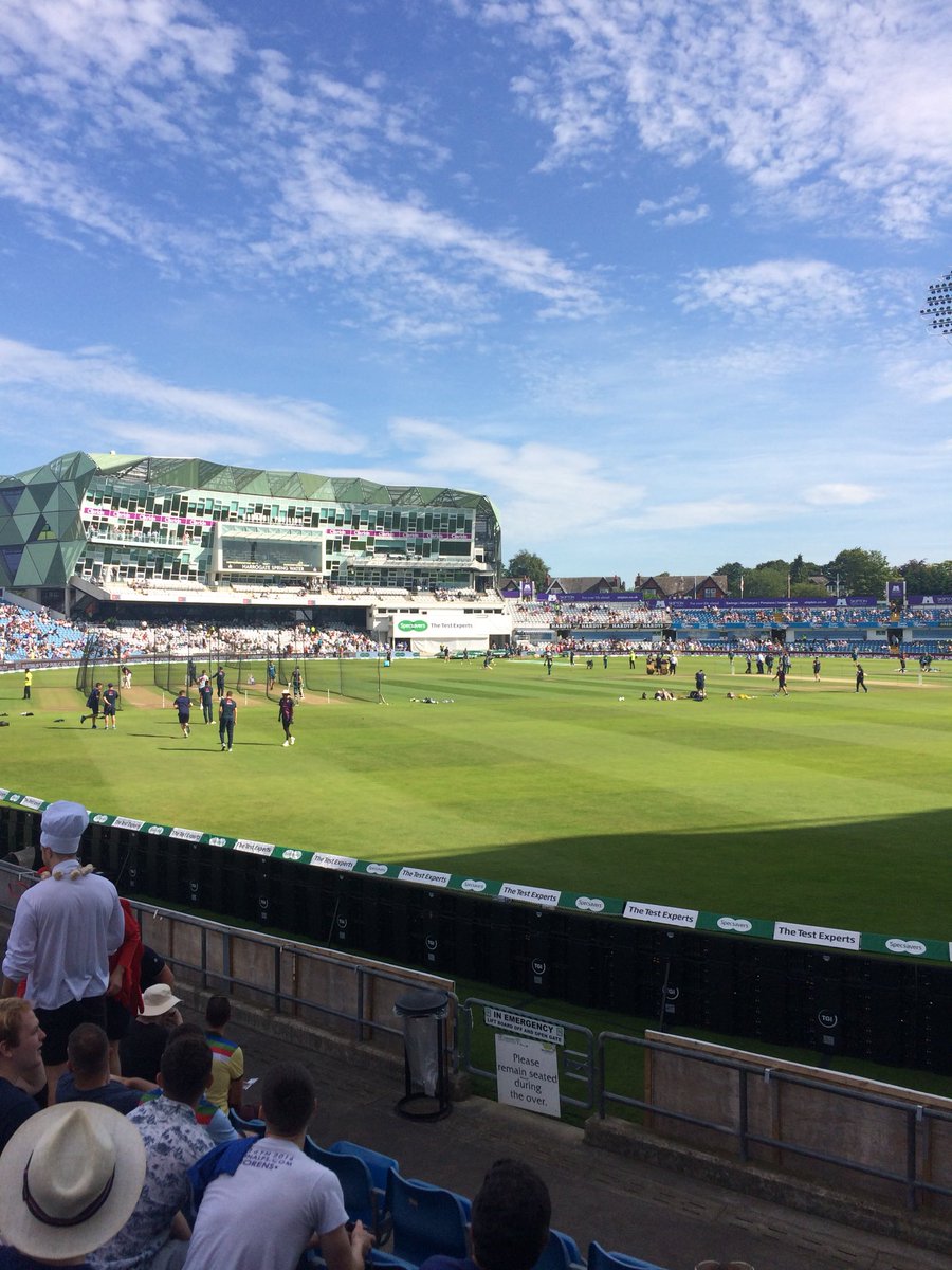 jonathanmet22's tweet photo. Looking forward to seeing Australia retain ashes today 👍😩 https://t.co/wSAZr3dgkW