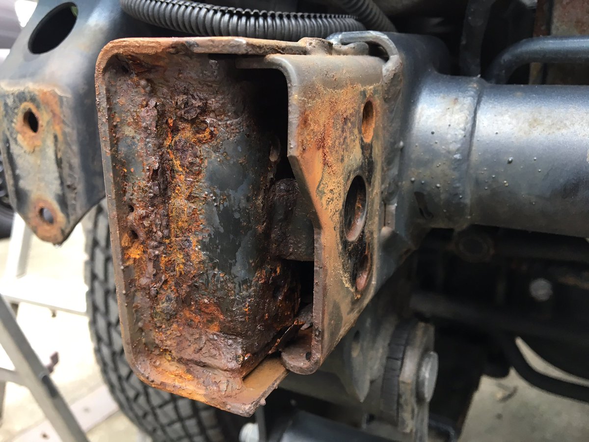 Carcraftichikawa على تويتر トヨタ ランクル70をレストア中 下回りの錆を除去して強力な防錆剤を塗布 ランクル ランクル70 防錆剤 錆