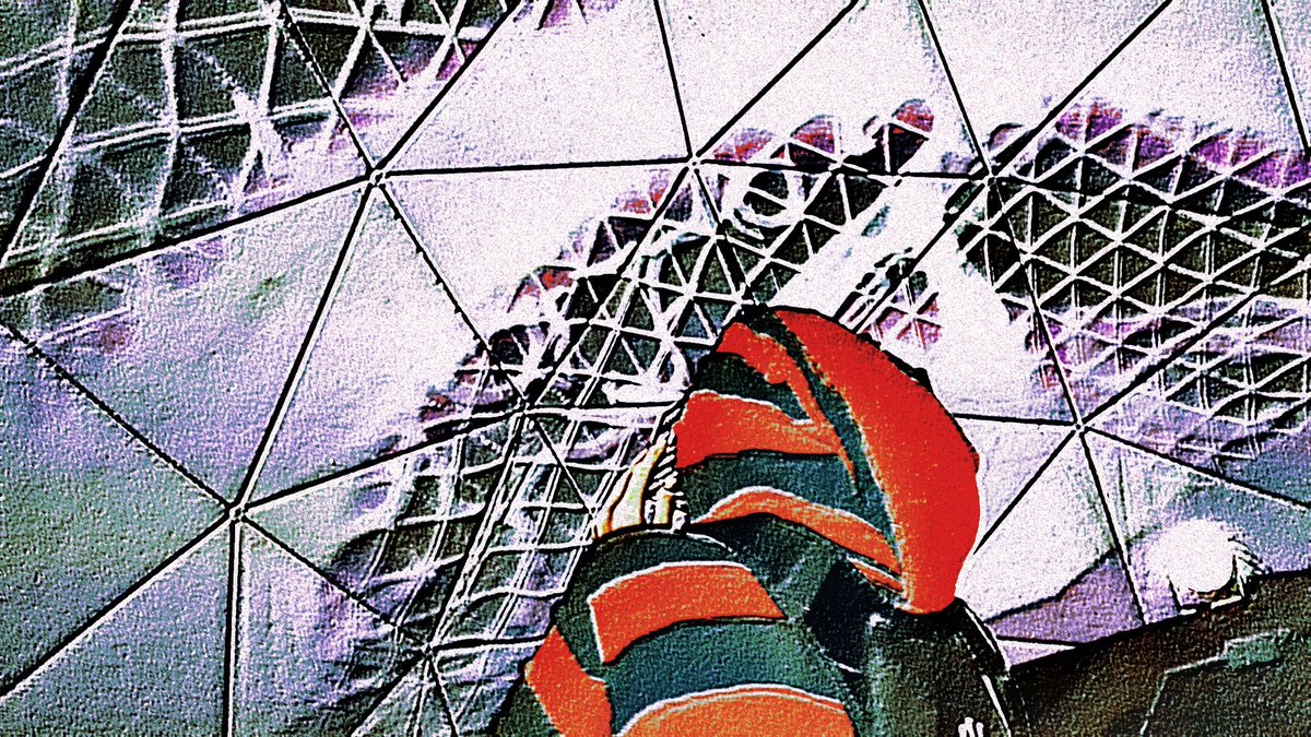 jamesemarks's tweet image. The music was brilliant, undoubtedly, but when it’s experienced in conjunction with an entire reality-bending story, it becomes much more than a music festival #SONGLiNES @SonglinesMag

Flashback #RadicalCity @BoomtownFair #Cyberder0ne #LeaveNoTrace #ThirdMind #FreekLabs #PsychFi