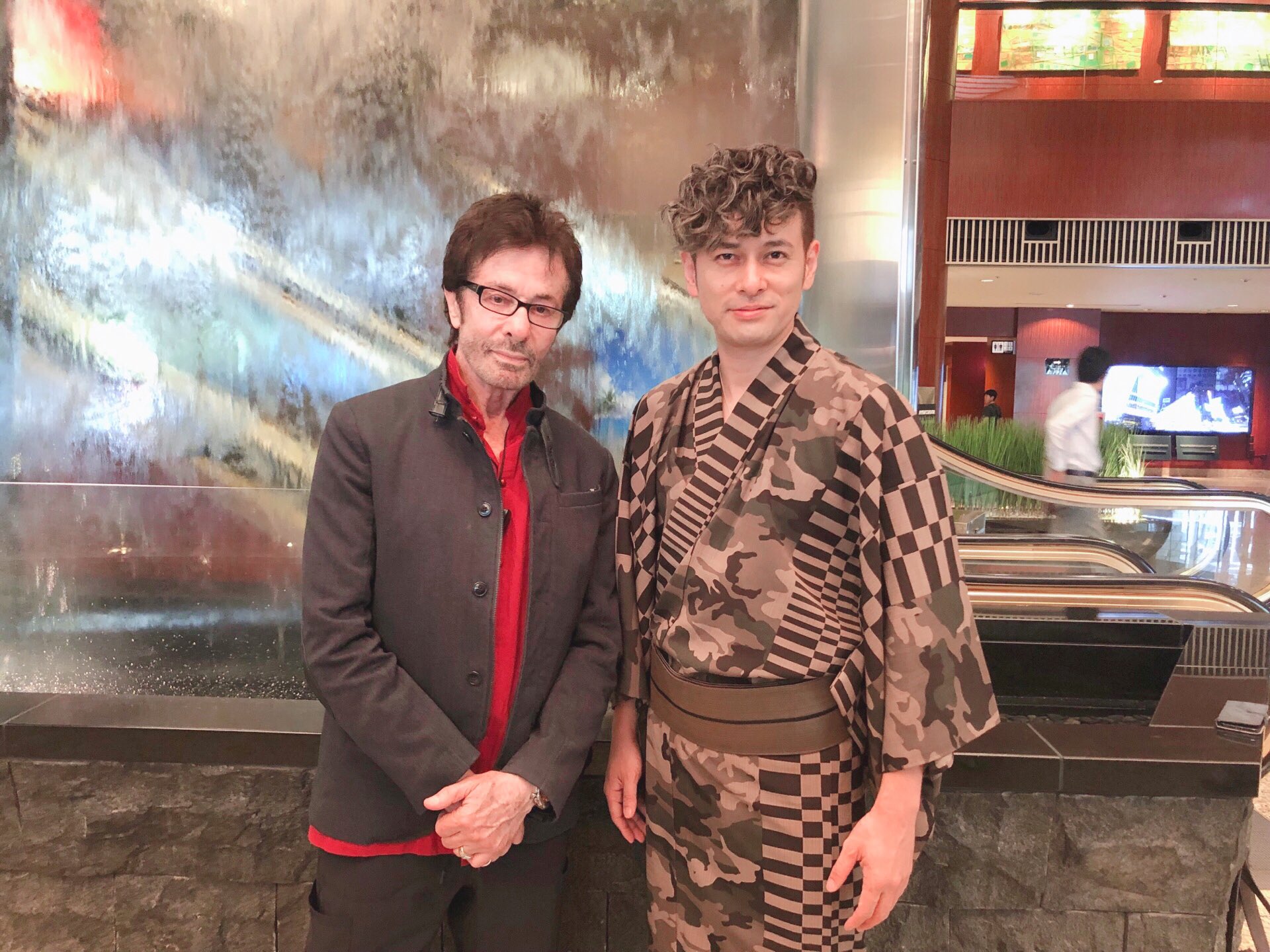 川島ケイジ 来日されているジョージチャキリスさんと対面させていただきました 浴衣を見て ファンタスティック と喜んで頂けました ジョージチャキリス ウェストサイドストーリー Georgechakiris Westsidestory T Co Xybogudlsv