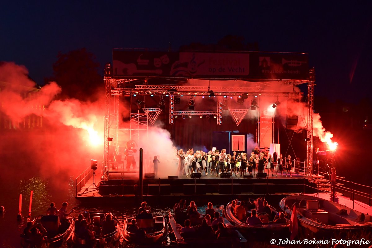 Gisteravond een prachtige Jeugd Musical gezien! 
<a href="/FestivalDeVecht/">FestivalOpDeVecht</a> ‘Bultje en het Spookslot’. #Ommen #muziekverbindt <a href="/BeerzeBulten/">Beerze Bulten</a> meer foto's van deze geweldige avond staan hier: johanbokma.nl/Festival-op-de…