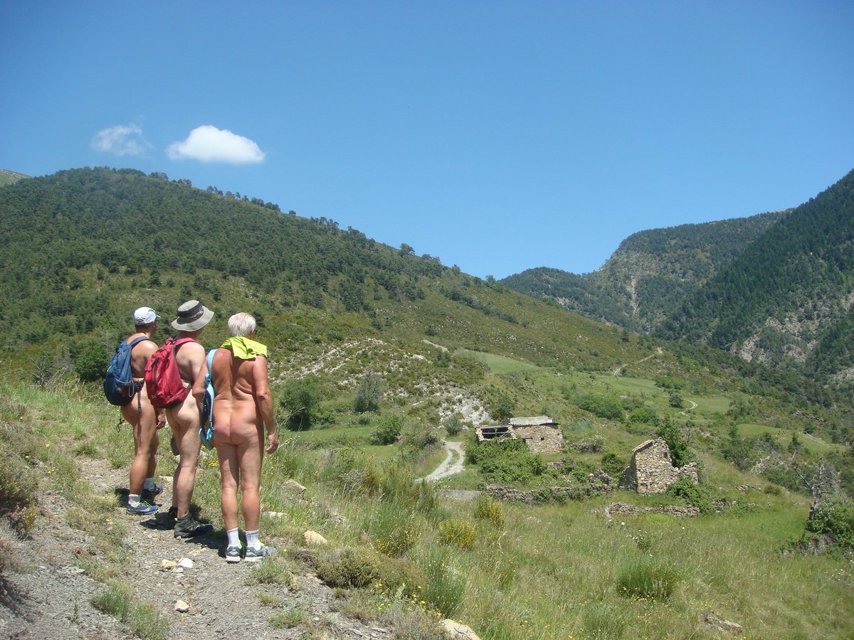 NatustarFR's tweet photo. Découvrez  Le domaine de l'Origan et ses alentours magnifiques!
#Naturisme #naturistes https://t.co/hgKVIkrUll