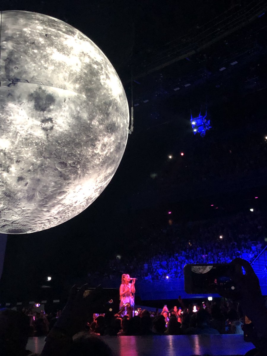 celmoons's tweet photo. best night ever sksksks 🥺🥺🥺🥺 https://t.co/3aG2D5uYES