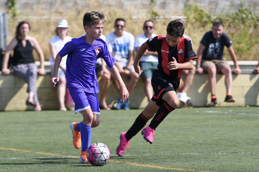 ffutbolbasereus's tweet photo. Victòria del Benjamí A davant l’ @AtleticSegre (10-2) aquest matí a l’Annex a l’Estadi.
#ffutbolbasereus #cfreus #cfreusfem #reusdeportiu #forçareus #reus #reusesport #futbolbase https://t.co/H5A7kUnurs