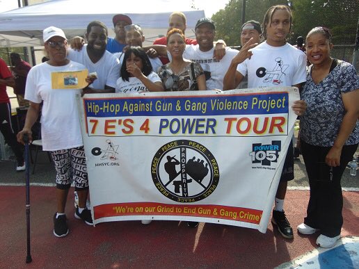 HHSYC's tweet image. Councilmember @adrienneeadams at #40Projects for #FamilyDay giving away tickets to go see #frenchmontanaongma as part of our #105daysofsummer with @power1051 @iheartradio shout out to #nypd #nycha #7es4powertour  #power1051 #nyc #qgtm #nonprofit