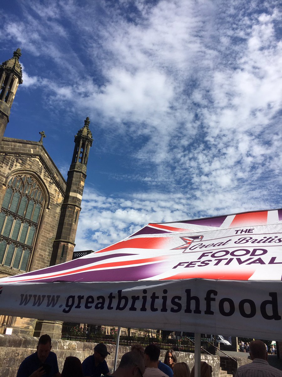 A beautiful day. So only one thing for it. We're here at the <a href="/GBfoodfestival/">GreatBritishFoodFest</a> to eat and drink as much as we can. 😂 ^nb

#food #festival #sunsout #nofilterneeded #greatbritish #drink #family #daysout #stonyhurst #lancashire