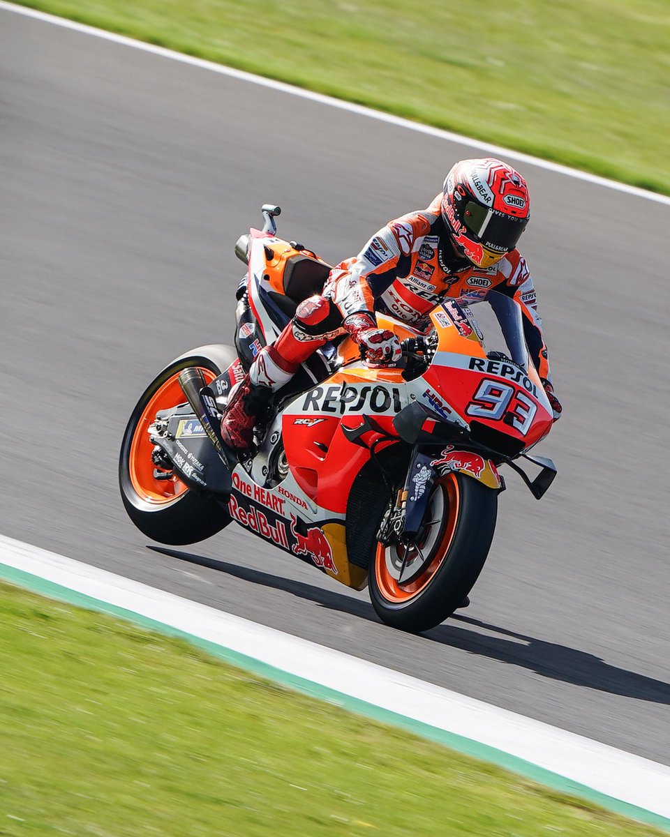 marcmarquez93's tweet photo. FP3 - P.3
No os perdáis toda la acción en @DAZN_ES!
#BritishGP https://t.co/LkCBdKzYZW