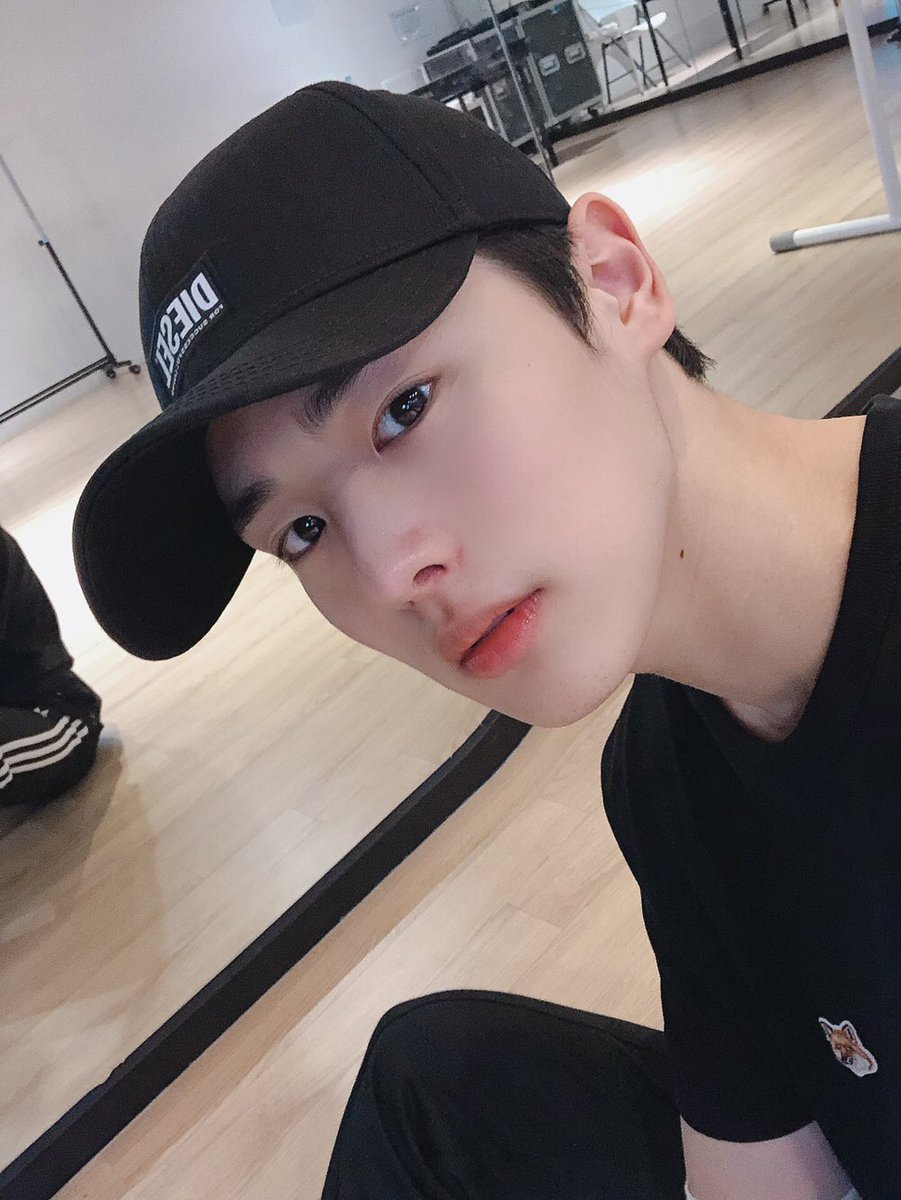 NewWorld_VICTON's tweet photo. 모두다 받아랏!!!❤️ https://t.co/wNYJEG5wUA