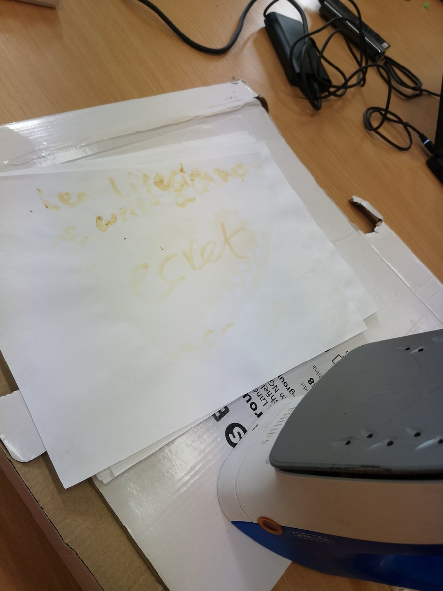 HuddsGirlGeeks's tweet photo. 'when life gives you lemons, write secret messages' 🍋 https://t.co/JbcGzfNVpn