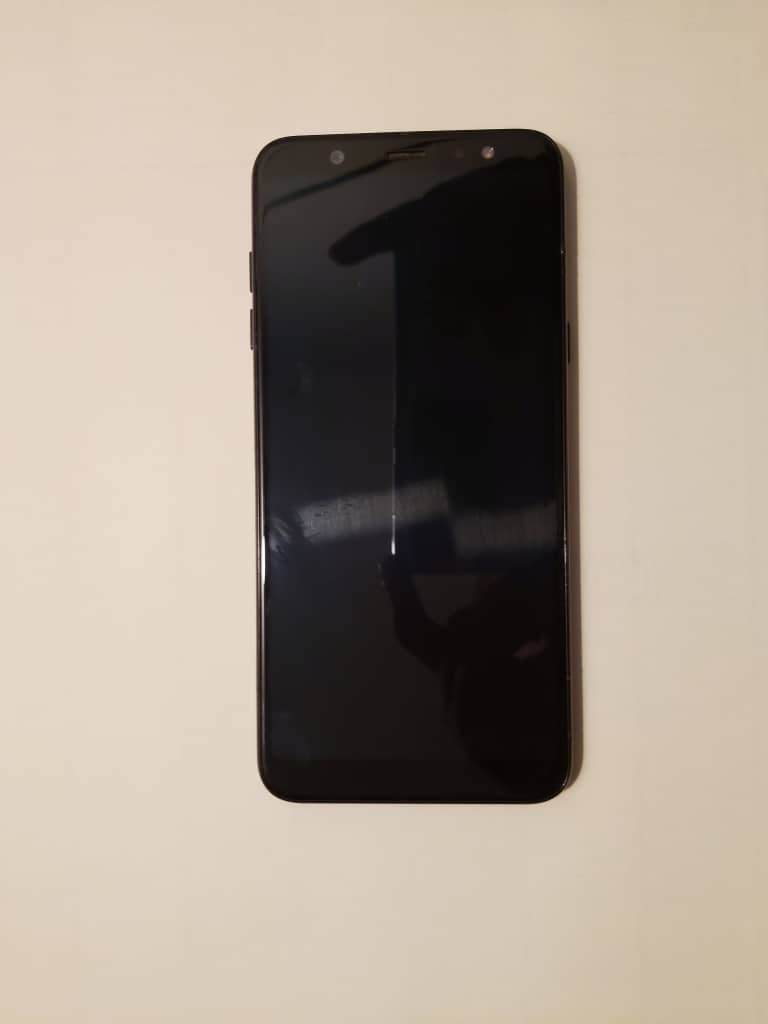 Fairly used Samsung Galaxy A6plus(2018) for sale. Specs include 32gig internal memory, 4gb ROM, 16mp + 5mp(depth sensor) Rear camera, 24mp selfie cam,  3500mAH battery, Android Pie(OneUI), 6inch AMOLED display.

55k only (negotiable). Pls help RT if this comes across ur TL 🙏