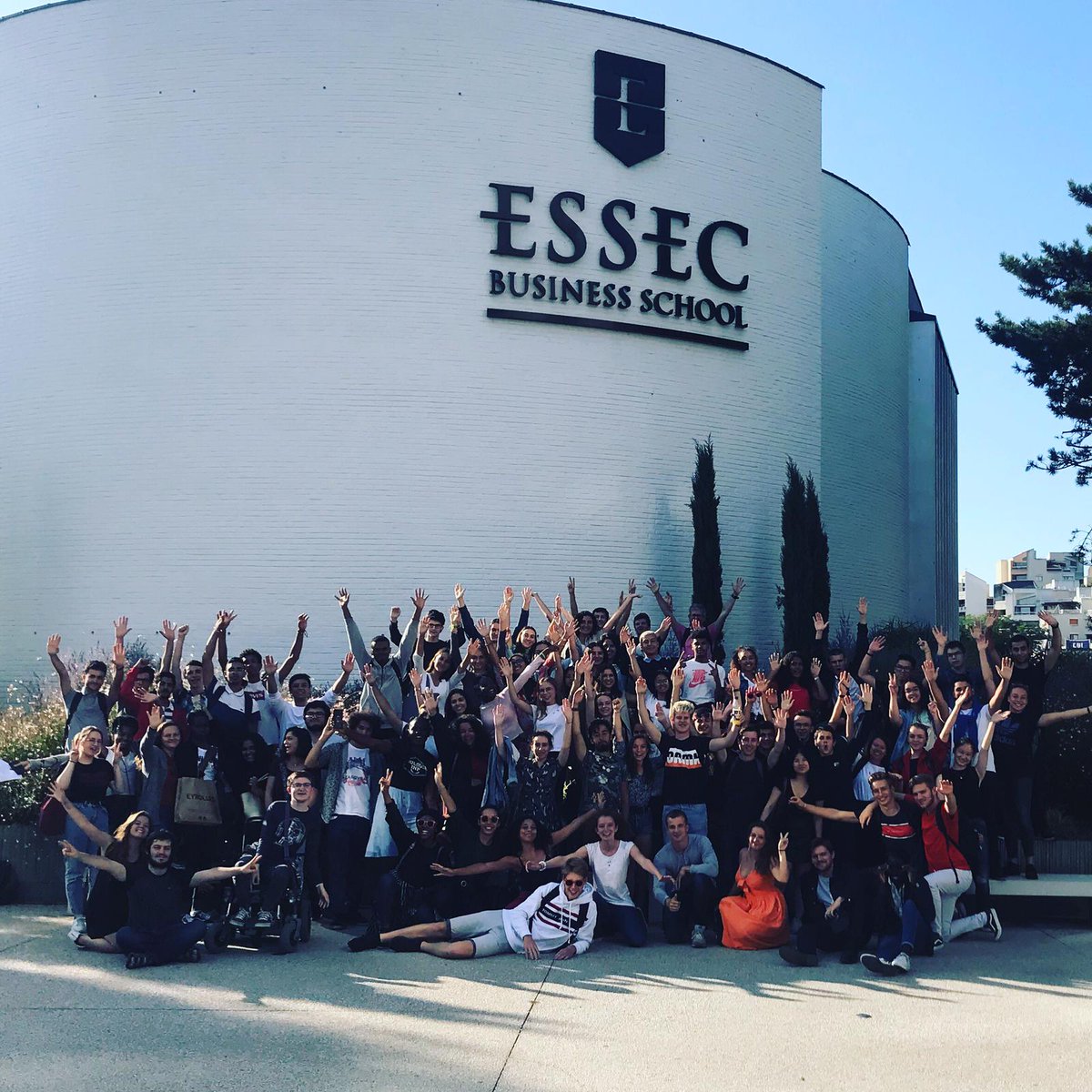 CDardelet's tweet photo. Bravo à toute l'équipe CAP PREPA @Essec_Egalite : 150 visages radieux avec tuteurs et familles, préparationnaires de tte la France. Vive l'ouverture sociale @essec et diversité sociale et territoriale: QPV, province et outre-mer (Réunion + Guadeloupe). Bravo @OliviaSAMBATH ! https://t.co/KNpmmFaKC3