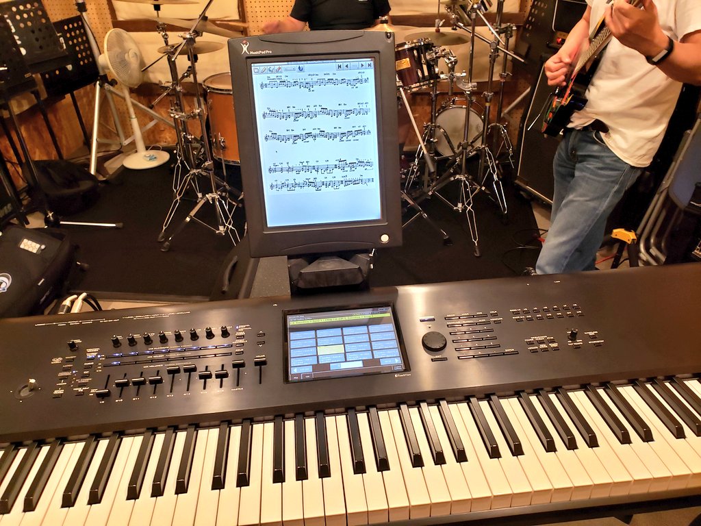 navi1928_358's tweet photo. 久々のスタジオ練習
#EndlessSacrifice って、久々にやったらめちゃ難しいやん、、、(*_*;
１回目の鍵盤ソロ(リードのソロ)、４拍目から鍵盤入ってるような旋律で実は１拍目という仕掛け、
途中のミーミーミーで降りていくとこの頭よう合わせれん(>_<)

#dreamtheater #ドリムシ #ドリームシアター https://t.co/1k2NtNwCxR