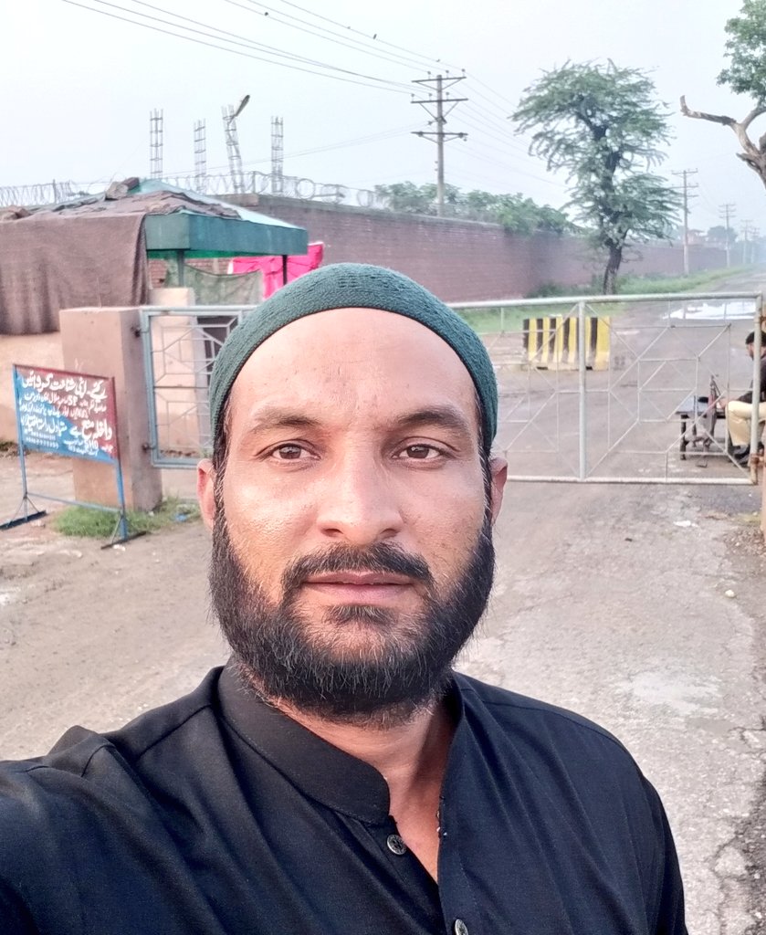TahirMughalPml1's tweet photo. لاہور میں آج بارش کے باوجود جب دل بےچین ہوا تو اپنے قائد میاں محمد نوازشریف سے اظہاریکجہتی کیلیے کوٹ لکھپت جیل  آگیا اللہ تعالی میرے بیگناہ قائد محمد نوازشریف،مریم نواز صاحبہ اور ان وفادار ساتھیوں جو بے گناہ قید ھیں ان تمام اسیران جیل کو رہائی صحت اور تندرستی عطاء فرمائے آمین🙏❤ https://t.co/TyamraSG45