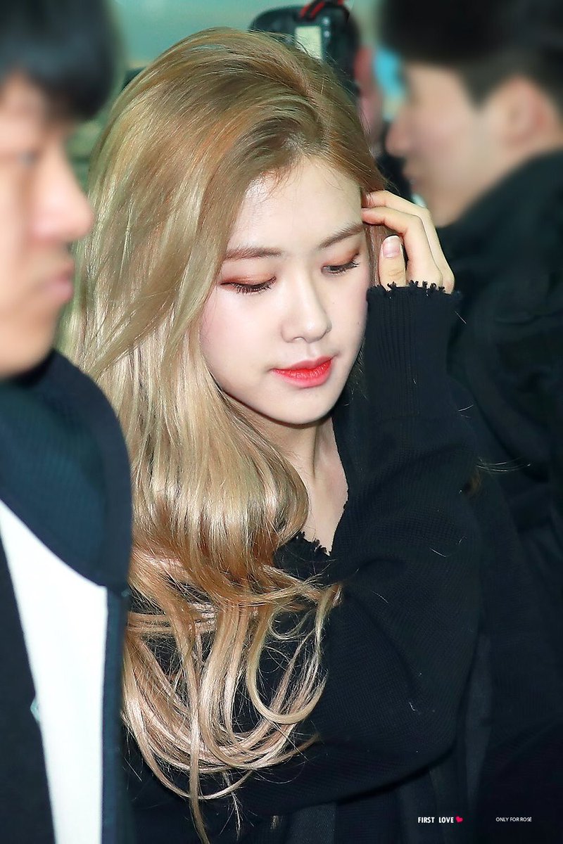 rosé pics tweet media
