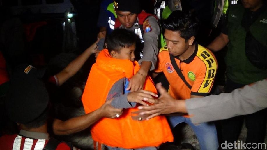 Ratusan Korban Selamat KM Santika Nusantara Dipulangkan detik.id/Vtpayc