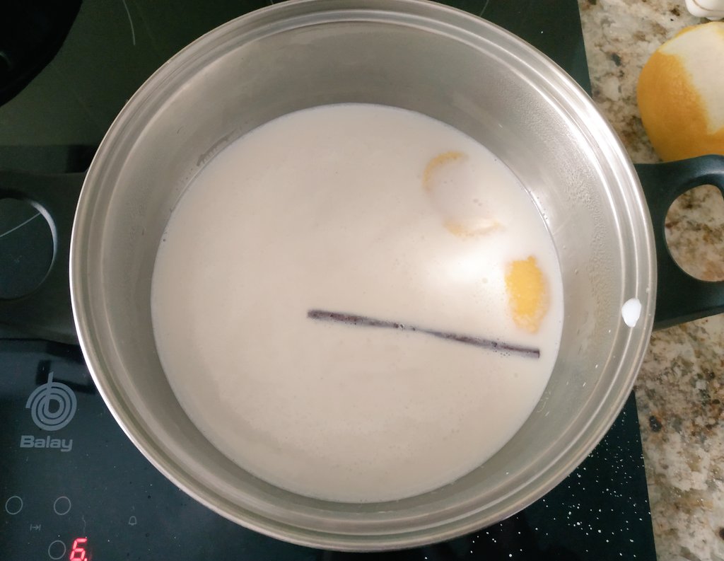 Demasiaupalbodi's tweet image. Arroz con leche time.

#deéstasalgomarujona
#postoperatorio