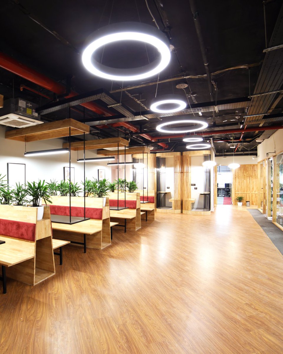 oyorooms's tweet image. Hyderabad level up your #workvibe with #OYOWorkspaces! Innov8 Sreshta Marvel, Gachibowli is equipped to seat 700+ folks &amp;amp; it brings together state-of-art amenities that skyrocket your productivity in a stunningly designed space. To read more, click: bit.ly/2ZcvV80