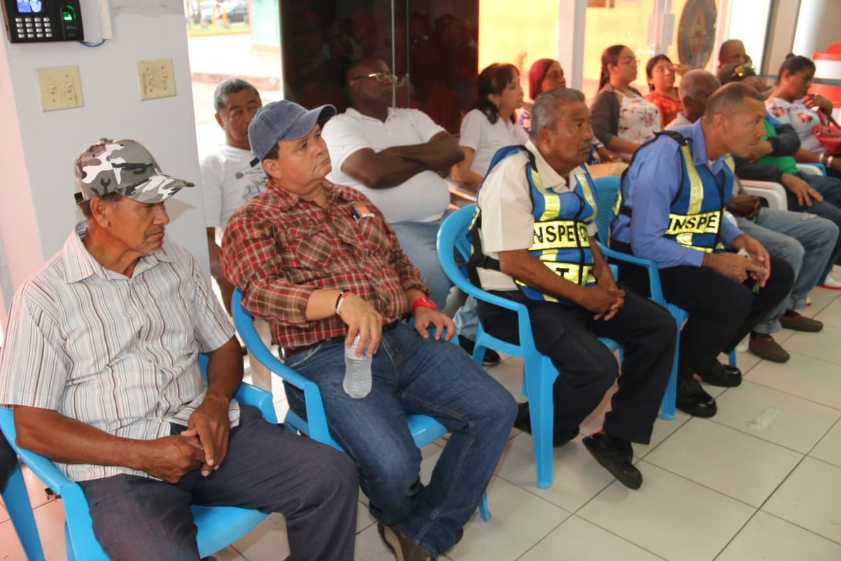 👉🏻La formación es fundamental en nuestro desarrollo personal, ya que el impacto que genera nos permite mejorar nuestras condiciones laborales al ampliar nuestra base de conocimiento🧠

➡️Grupo 2️⃣ de inducción con personal de Señalización y Seguridad vial🚘

#UnidosLoHaremos✅