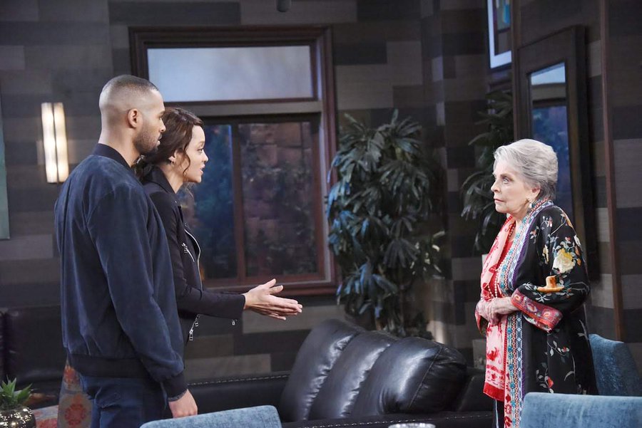 ECv0ONdWkAET50q?format=jpg&name=900x900