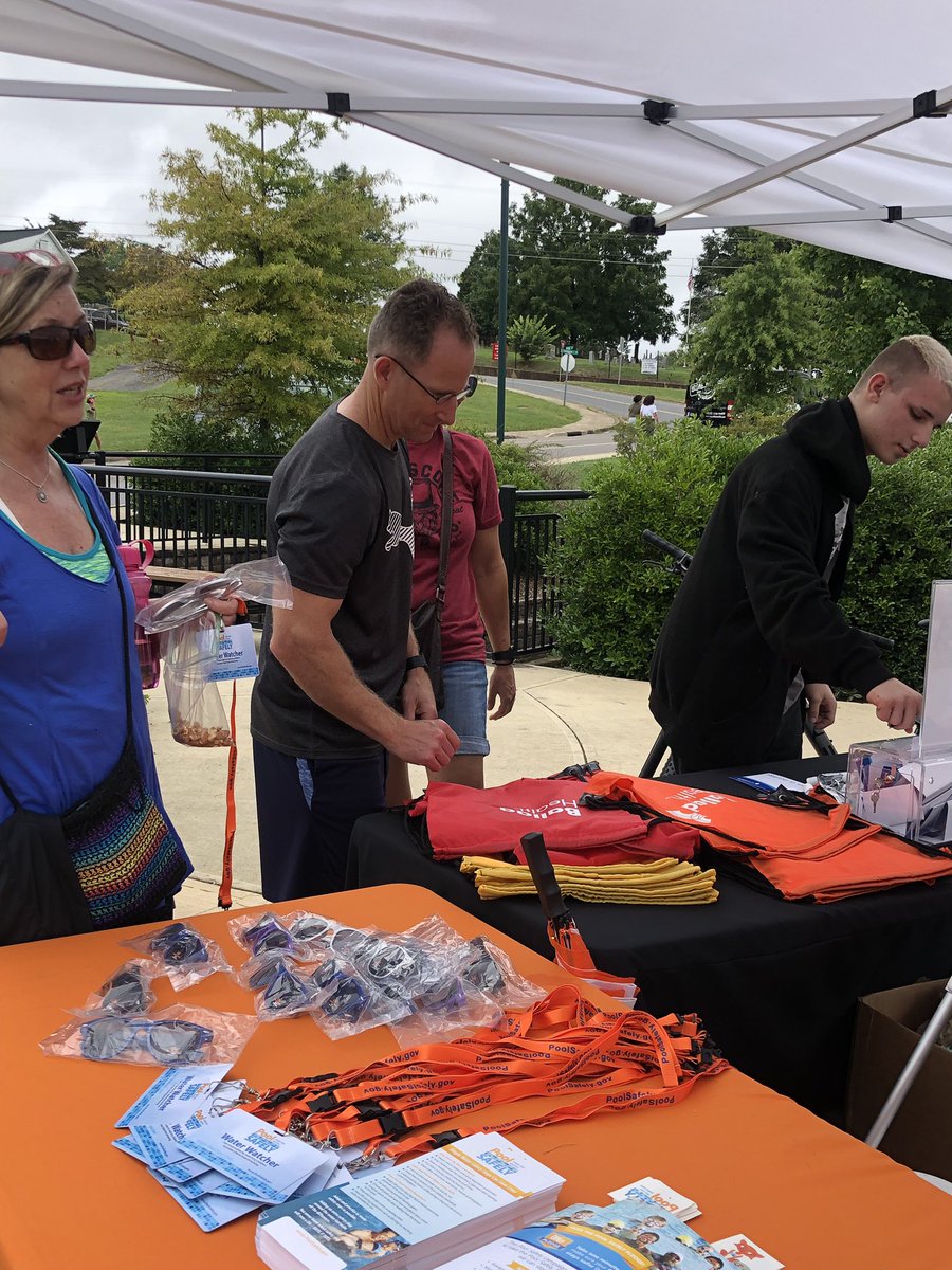 BalladHealth's tweet photo. It’s a beautiful day to stop by the Meet The Mountains Festival in the #AppalachianHighlands! We are enjoying the festivities in @DowntownJCTN. We’ll be here all day, come by and see us and enter for your chance to win a Trek Bicycle from @TrekStoreJC!
#balladhealth #mtmfest https://t.co/0eyzhLZz8r
