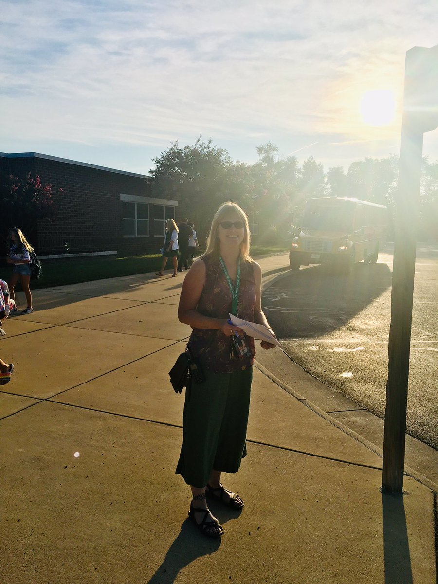 jackiegutie1's tweet photo. A huge thanks to LCPS transportation. Thank you for keeping our buses rolling with a smile! @KWCcrocs #bestbusdriversever https://t.co/IDZrPzXeuc