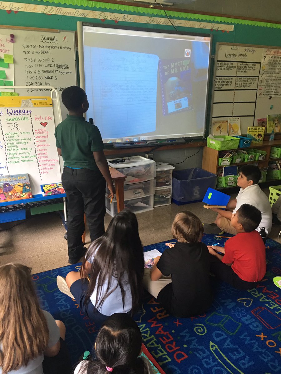 4th grade readers at <a href="/KenwoodElementa/">Kenwood Elementary</a> using Jan Richardson’s 5 finger retell to tell us about their “Just Right” books! #First20days #4thgradereaders @DrJanrichardson @JillHandleyKES @mallydawn23