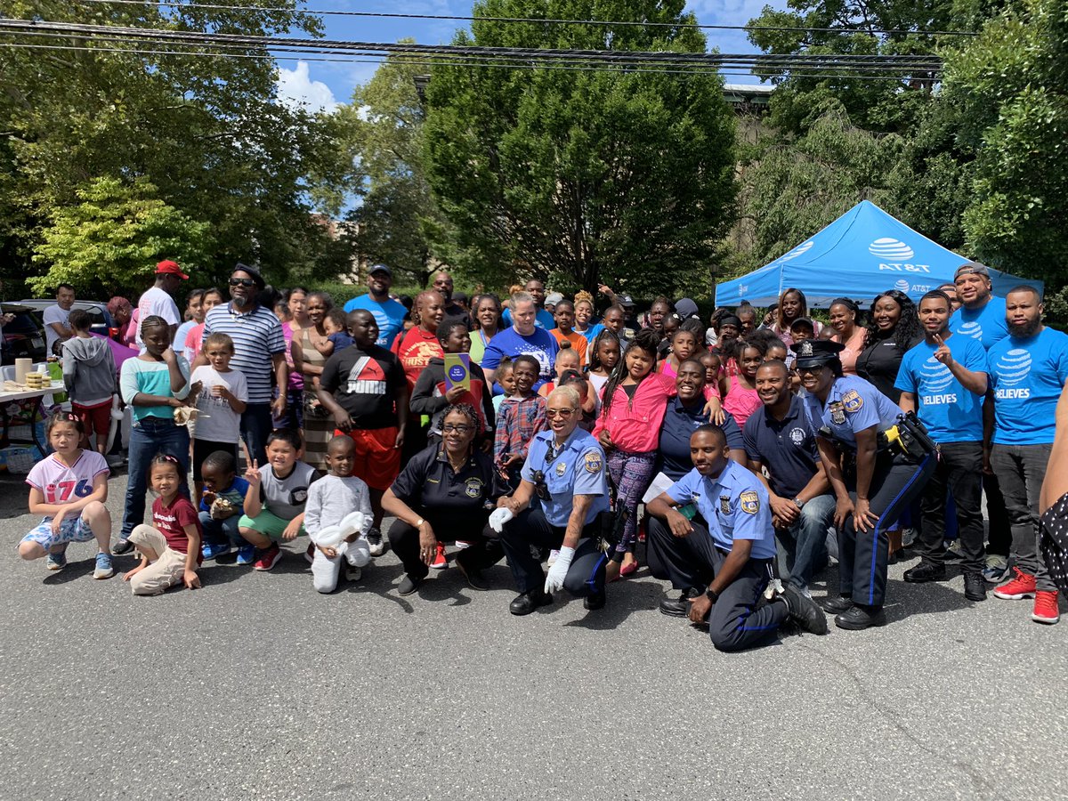 GeeEspinal's tweet photo. We Do It For The Kids ‼️✅ #22ndSTBookBagDrive https://t.co/BqvNdr5bIW