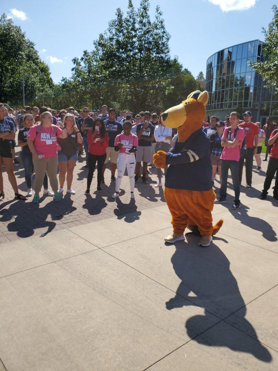 What a fun march downtown, led by our fav 💙💛💙💛 #NewRooWeekend