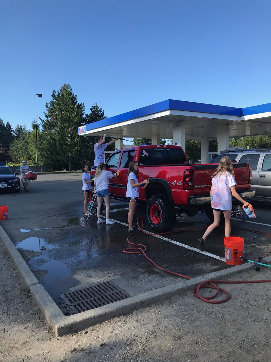BHHSWomenSoccer's tweet photo. Your Lady Wolves ⚽️ are holding their annual car wash competition. Today the underclassmen try to make enough $$$ to topple the upperclassmen who have won 3 yrs in a row. Come on out &amp; get your car washed!

701 Trosper rd SW

Go Wolves! ❤️💙⚽️ https://t.co/6HshcOiqYc
