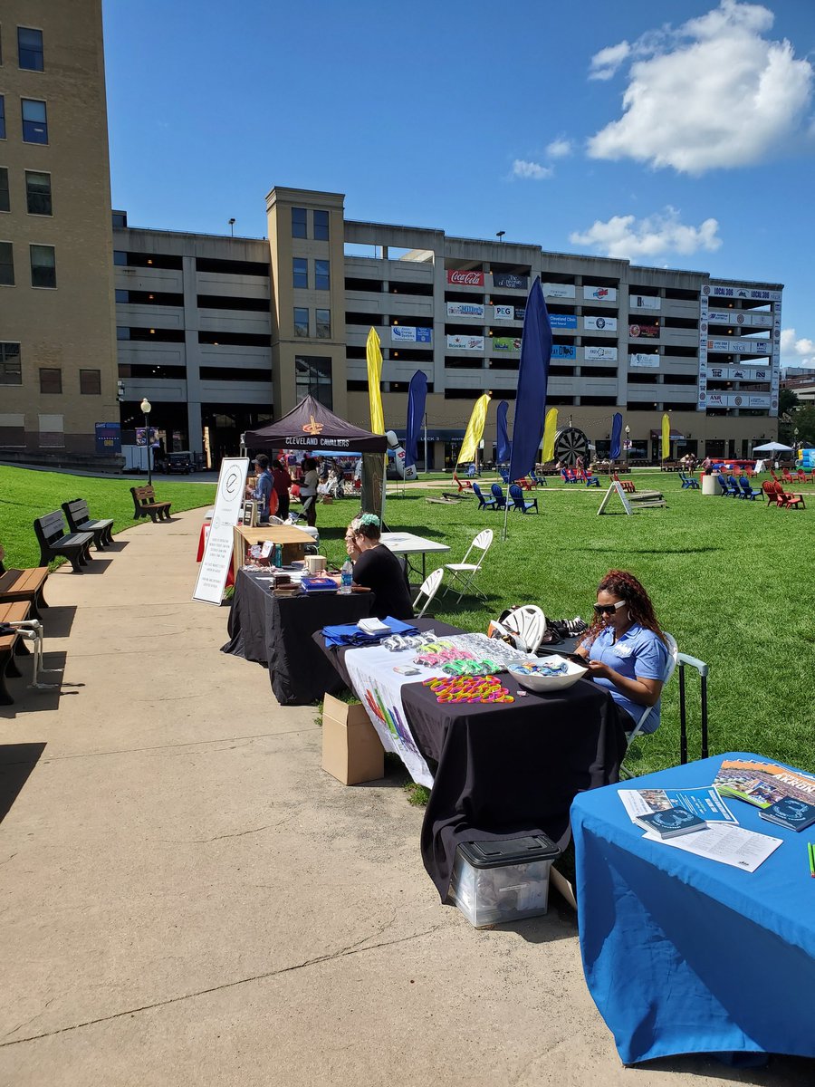 Get ready to fall in love with Akron 😍 with <a href="/SuperGamesOH/">SuperGames</a> and a bunch of our <a href="/uakron/">The University of Akron</a> and city of Akron friends!! #NewRooWeekend