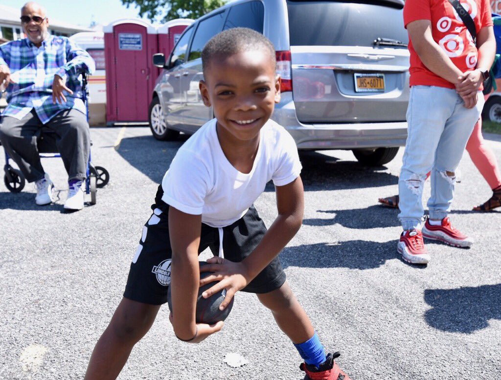 FDNY's tweet photo. All ages are welcome at today’s last #FDNY Block Party of the summer! Join us at #Engine275 and #Ladder133 at 111-36 Merrick Blvd #Queens until 4pm. For online #FDNYSmart tips, visit https://t.co/NpwdRdlElY https://t.co/TWY5sAYpr0