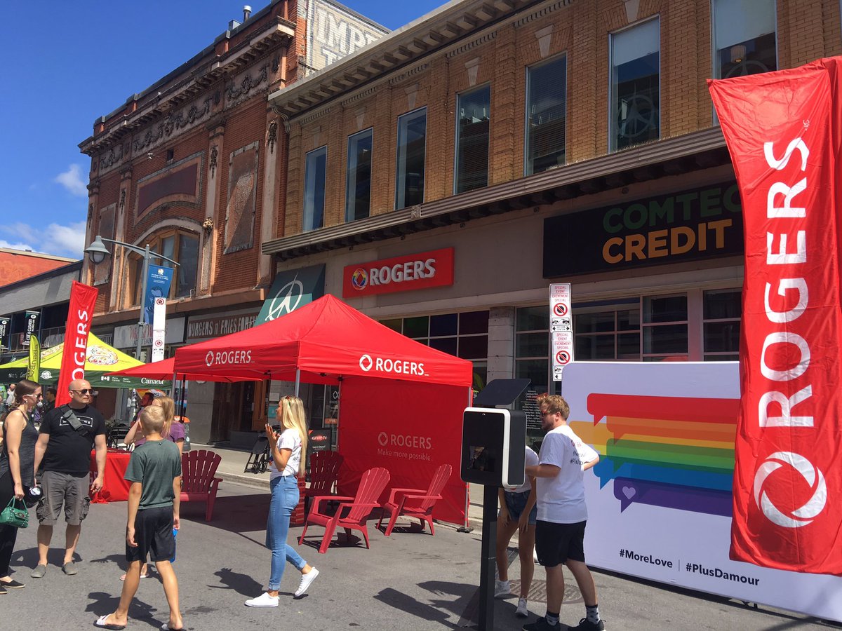 RogersFR's tweet photo. Bonjour, #Ottawa! C’est le premier jour de la Foire de rue de Rogers dans le cadre de @FierteCapPride. Venez célébrer #PlusDamour avec nous ce week-end! #SeDonnerPlusDePossibilites https://t.co/7gvB6FxLNG