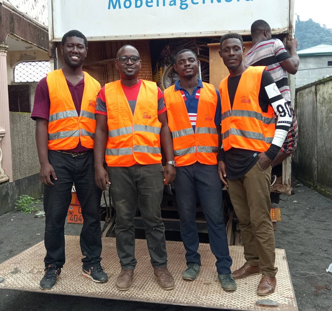 easy_moov's tweet photo. Another successful #weekendmove underway, Limbe all the way to Yaounde and we owe it all to our enthusiastic and smart team. They ensure that our clients have nothing to worry about. 

Are you moving soon? 
Contact 693.203.528 or visit https://t.co/2fOQ4VSNeU for a free estimate. https://t.co/HkgB4imApO