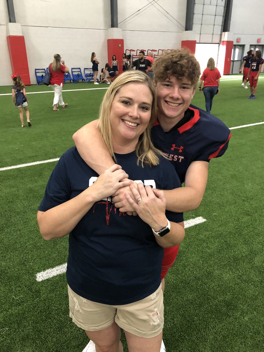 JenniferJosh01's tweet photo. His last football picture day!! @iam_titanIX https://t.co/TBrWJEST4l