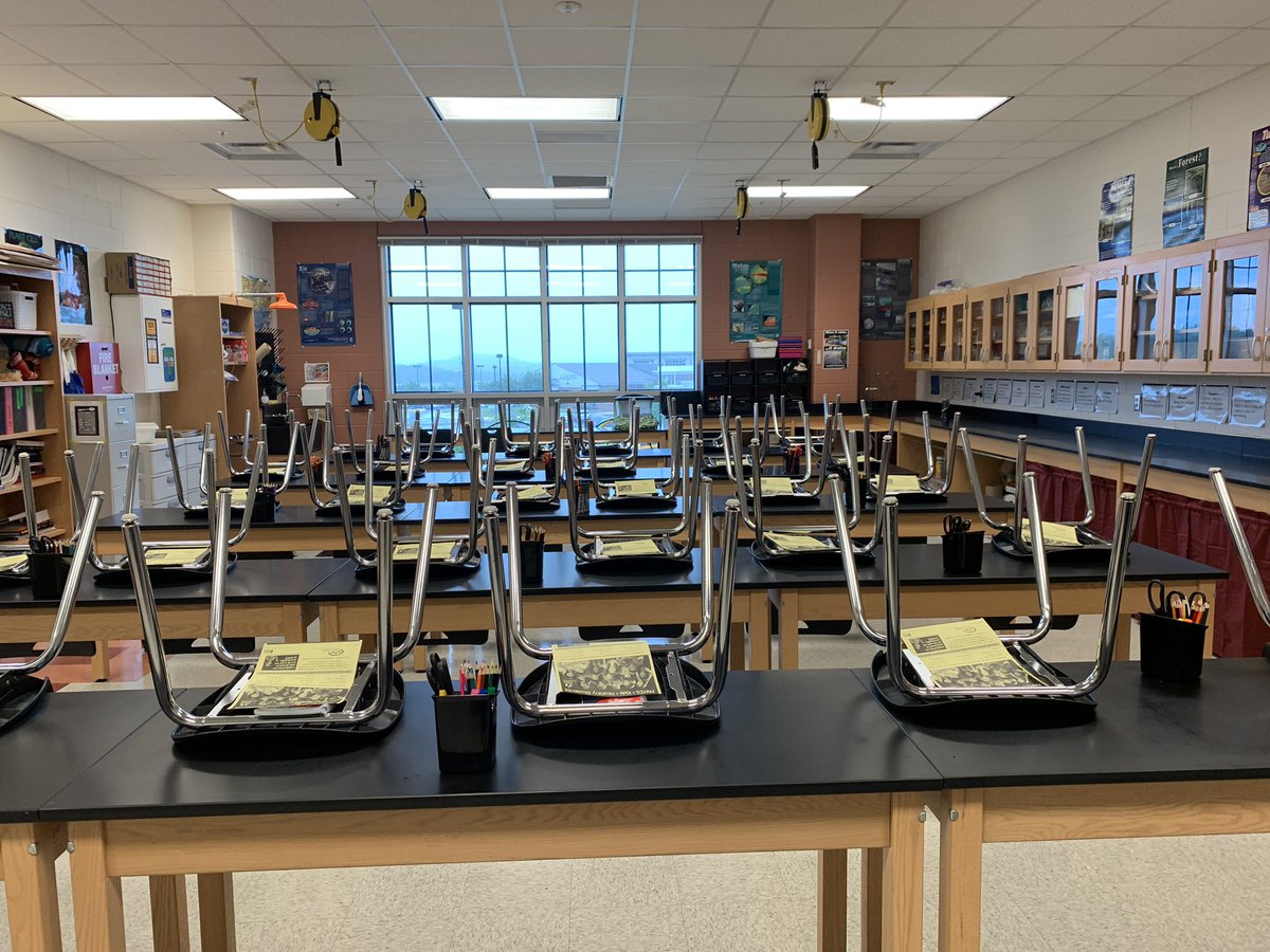Melscience's tweet photo. My classroom is awaiting the ~160 students I will be blessed to teach starting Monday. Canโt wait to open their minds to the wonderful world of #science. #TeachScience #NewSchoolYear #twitterteacher #sciencemakesyoustrong https://t.co/wBGh2YWvru