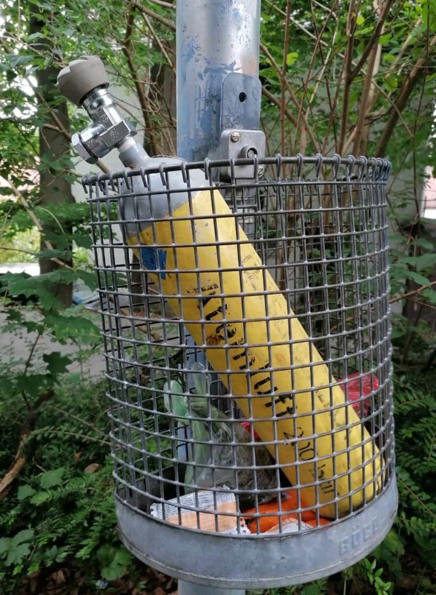 bazookadiebombe's tweet image. Nehm ich mal mit. Kann man ja vielleicht bald gebrauchen. #Atemluft #AmazonFires