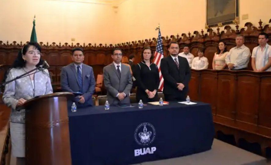 PueblaCanirac's tweet photo. En el II Congreso Internacional Migrante en la Benemérita Universidad Autónoma de Puebla #BUAP agradecemos a nuestros amigos: #tacosbagdad #elcomal #petertaco #lacubierta #lanoria #restauro y #puertodeveracruz por su apoyo en este gran evento. El sabor está en #CANIRACPuebla https://t.co/kH07Iioujf
