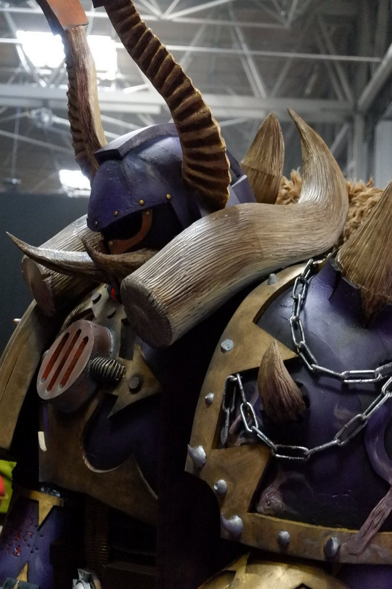 XPtoken's tweet photo. #i65 PT: 3 too many good cosplays #Insomnia65 #w40k #warhammer #cosplay #Ironspawn https://t.co/8mIb1VLi9D
