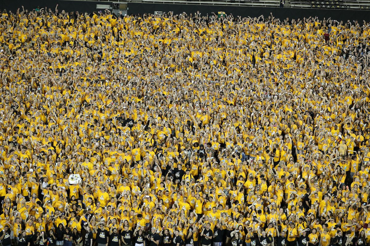 uiowa's tweet photo. A glimpse of what it looked like as thousands of our newest Hawkeyes waved to children inside @UIchildrens last night. #OnIowa19 https://t.co/a76TL0W26r