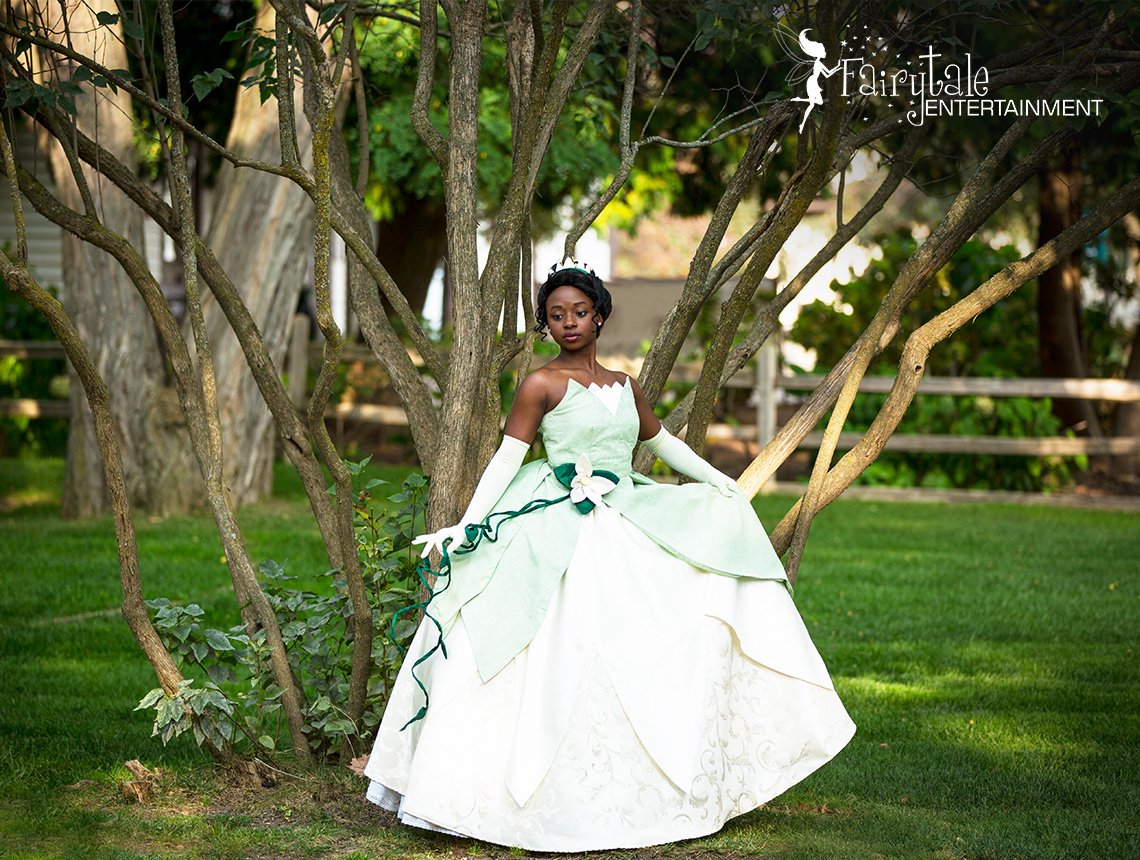 afairytaleparty's tweet photo. I've climbed the mountain, I've crossed the river, and I'm almost there.🥰🐸
.
.
.
#ThePrincessandTheFrog #PrincessTiana #Detroit #Chicago #GrandRapids #Tiana #PrincessPartyIdeas #MichiganMom #ChicagoMom #MichiganDad #ChicagoDad #Frog https://t.co/EnQQlmn0eM