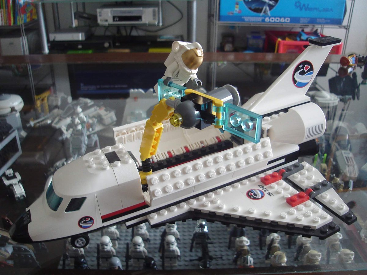 ByChanchi's tweet photo. #LEGOLetsGo #space https://t.co/GPuE7EtvWk