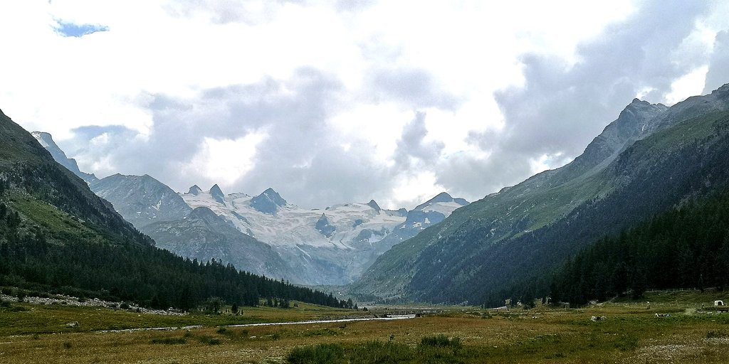 EngadinPictures's tweet photo. Heute mit @dorisbrandenbe1 und den 🚲 ins Roseggtal. Zum Gletscher gehts schon echt hoch hinauf 😳. Zum Piz Bernina noch mehr 🧗‍♀️... 😂 
#rosegg #gletscher #pizbernina #pontresina #bike #mtb #mountains https://t.co/l7rtA4pkOW