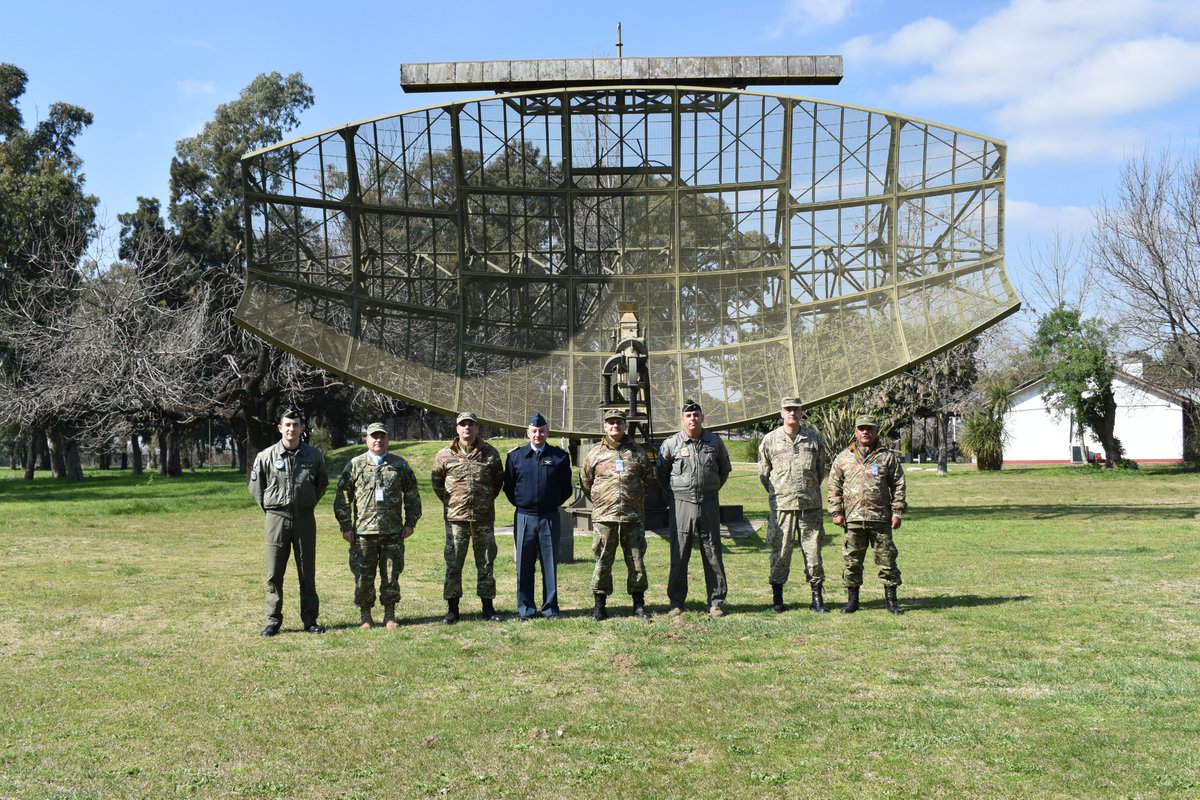 FuerzaAerea_Arg's tweet photo. La Base Aérea Militar de Merlo (FAA) y el Centro de Operaciones Aeroespaciales (EMCO), recibieron a una comitiva de la Fuerza Aérea Uruguaya. Este encuentro contribuyó al fortalecimiento de los lazos operativos y de amistad que existe entre ambos países. #FAA #BAMMerlo #COA https://t.co/2Py2mdqgkX