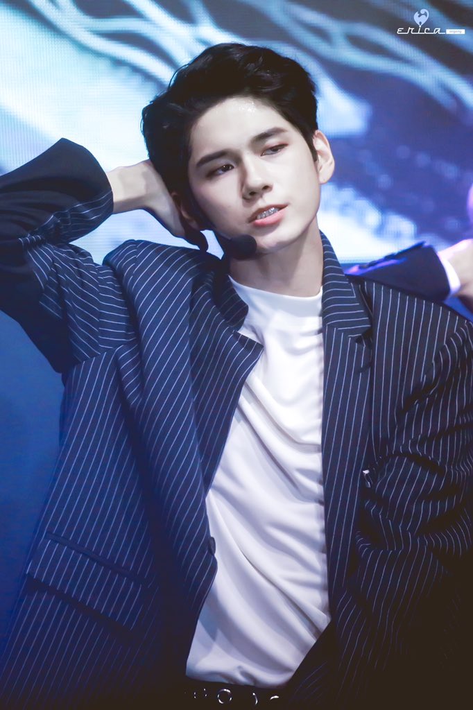 옹성우 25살 생일축하해 
#ONG_HAPPY_DAY 🥂✨
🎂생일 축도  PART 2🎂

🦋그대의 이름만 부를래요🌊
#ONG_HAPPY_DAY 🥂✨
#옹성우_생일축하의_순간
#옹성우 #ongseongwu #オンソンウ 
#邕圣祐 #องซองอู