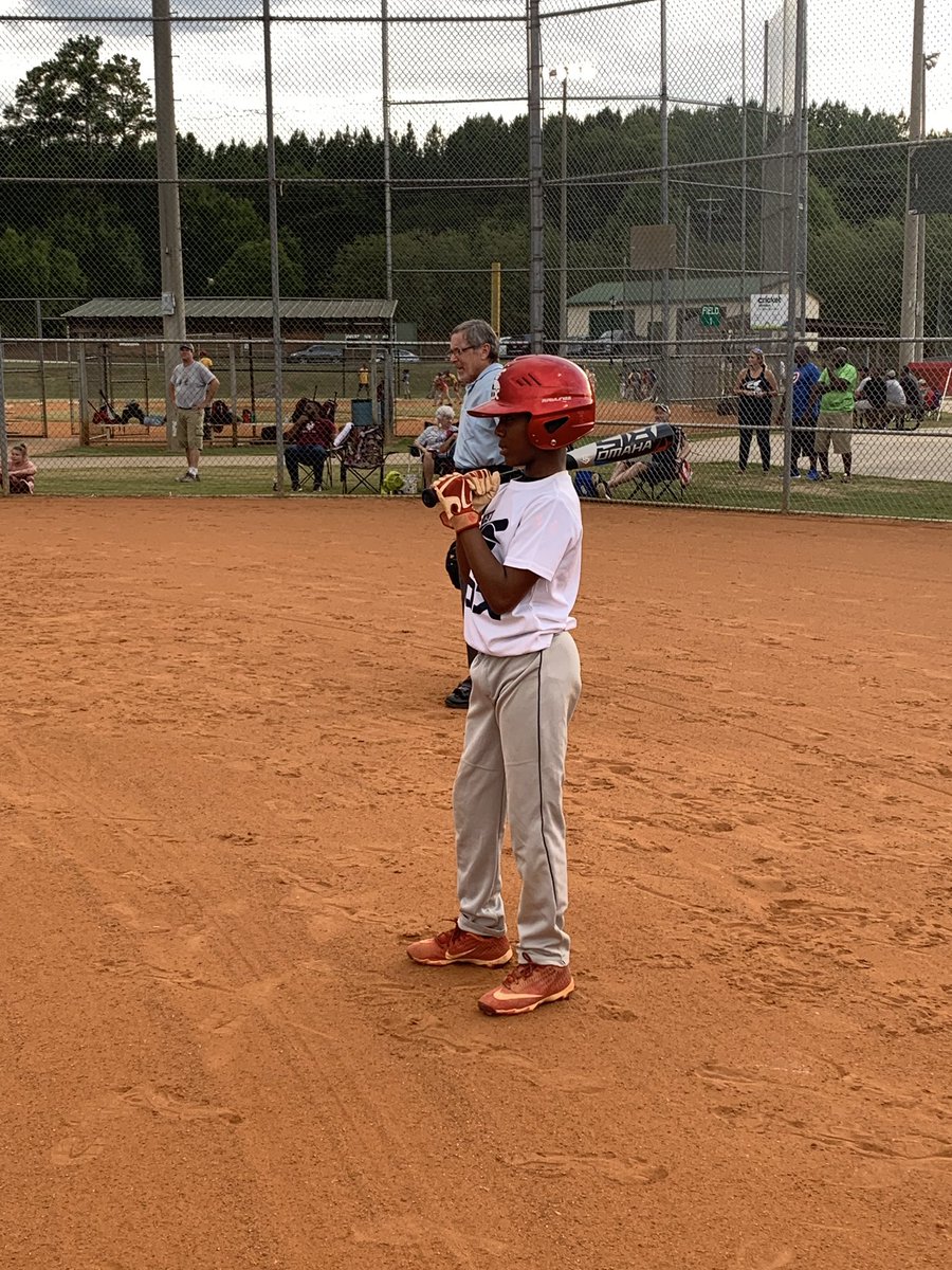 CarmeloSavon's tweet photo. OMG Dem Sox Back at It Again! Love our New Editions! #soxlife #southwestbaseball #Sox #soxsalute #melosports @ Clarkdale Park https://t.co/EDB1rlFsxl
