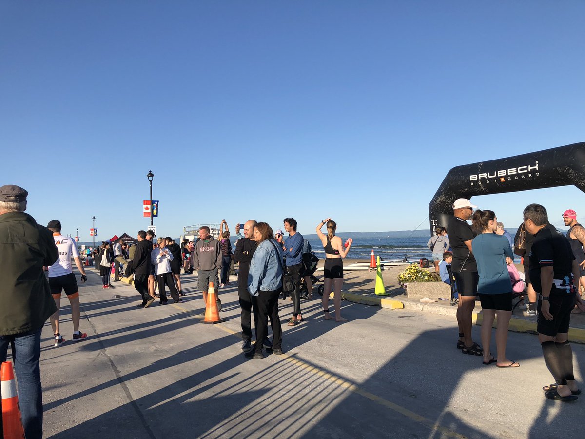 Martins_Chips's tweet photo. It’s a sold out event! Crowds are starting to form and the race is about to begin! If you’re at the event tag us in your pics.  #MSCWasagaBeach #multisportcanada #martinsapplechips https://t.co/WsULcFb2t2