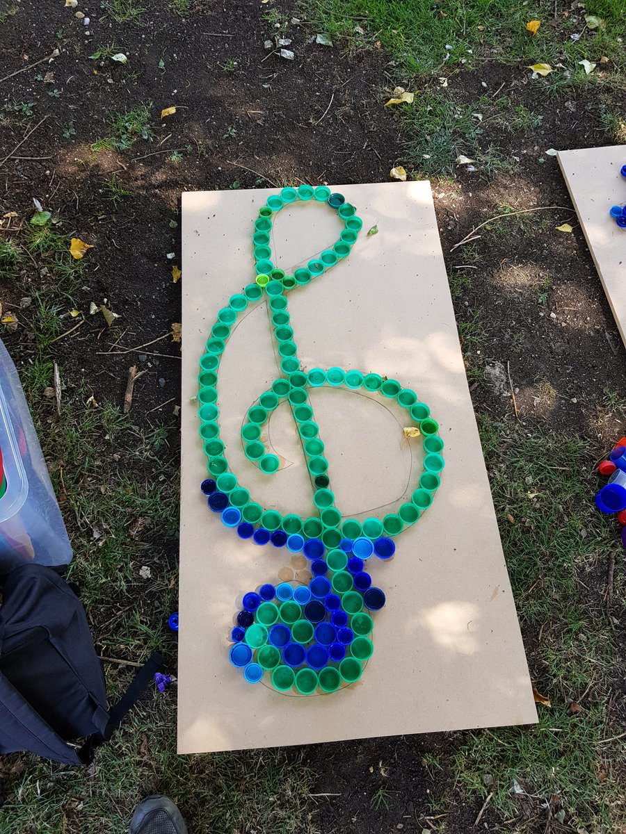 queensparkarts's tweet photo. Our bottle top collages are taking shape at #LIP2019 - come along and help finish them! An amazing free event as part of @aylesburytc's #ParklifeWeekend in Vale Park https://t.co/HNGAfY8vpr