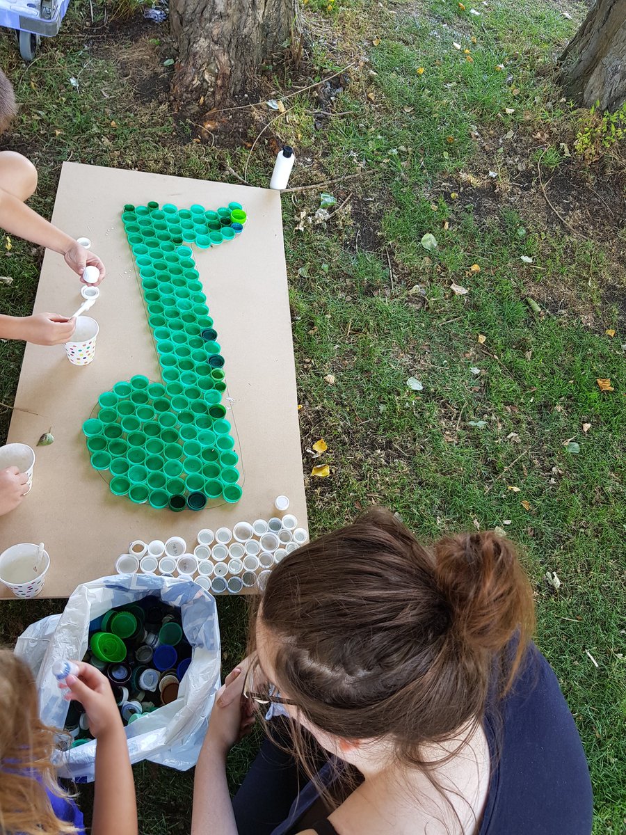 queensparkarts's tweet photo. Our bottle top collages are taking shape at #LIP2019 - come along and help finish them! An amazing free event as part of @aylesburytc's #ParklifeWeekend in Vale Park https://t.co/HNGAfY8vpr