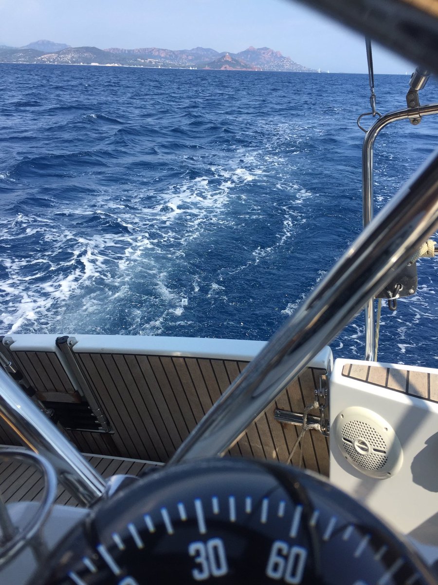 NathalieTORNEL's tweet photo. Quoi de mieux pour décompresser d’une longue semaine ? Rien tout est là 😉#sailing #taillat #perfectwind #CotedAzurFrance #withmylove #idealblue #GoodVibesOnly #lifestyle #jaimelevar #happyness https://t.co/SUDBC9zLVa